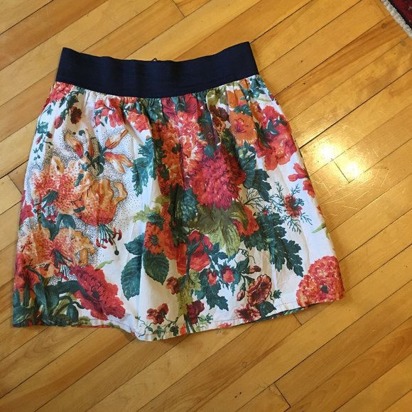Floral skirt - Picture 3 of 3